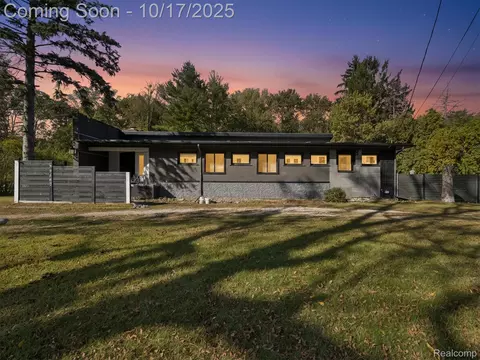 23463 Berg Rd, Southfield, MI 48033