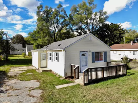 1123 Cherrylawn Dr, Pontiac, MI 48340