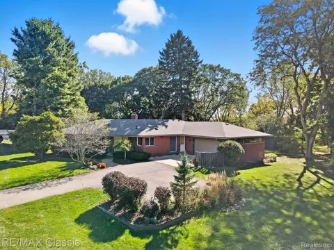 11809 Amherst Ct, Plymouth, MI 48170