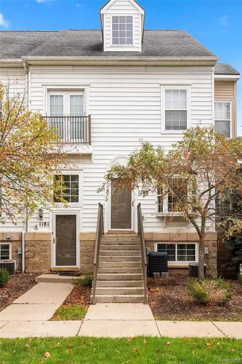 1183 Freesia Ct, Ann Arbor, MI 48105