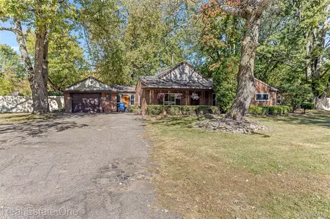 32144 Warren Rd, Westland, MI 48185