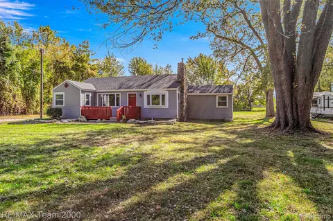 23608 Glenwood St, Clinton Township, MI 48035