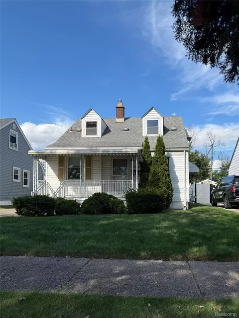 936 Cloverlawn Blvd, Lincoln Park, MI 48146