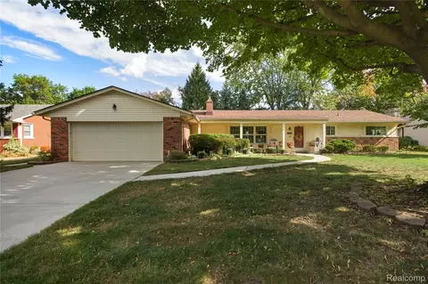 9466 Marilyn Ave, Plymouth, MI 48170