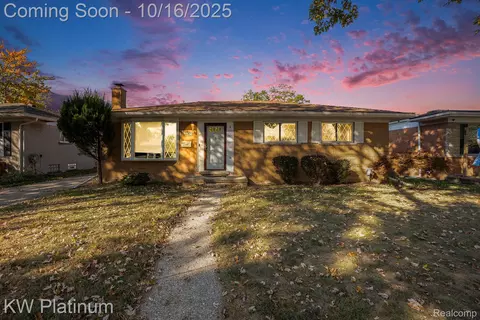 29365 Dover Ave, Warren, MI 48088