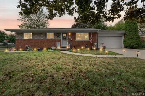 6815 Apache Trl, Westland, MI 48185