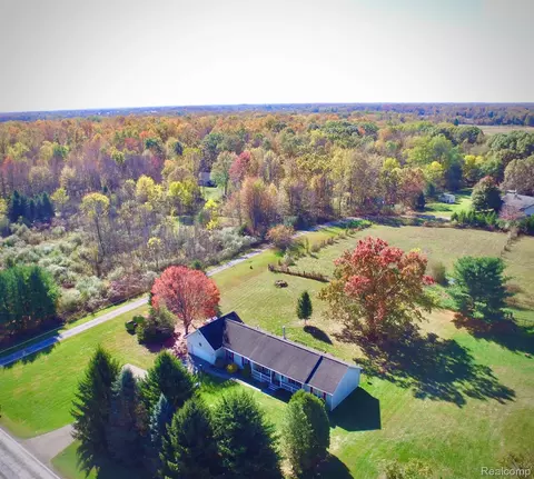 3522 Dexter Trl, Stockbridge, MI 49285