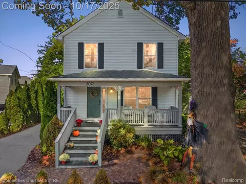 3076 Pridham St, Keego Harbor, MI 48320