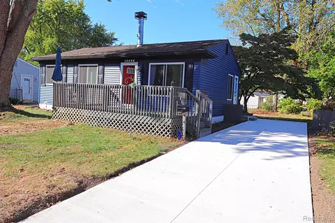 15686 Meadow St, Romulus, MI 48174