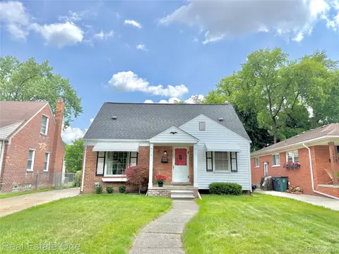 2500 N Wilson Ave, Royal Oak, MI 48073