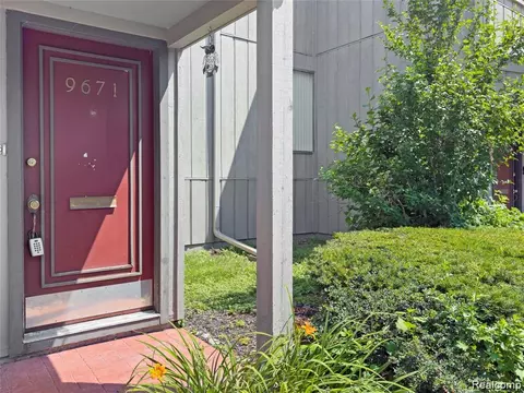 9671 Harbour Cove Ct, Ypsilanti, MI 48197