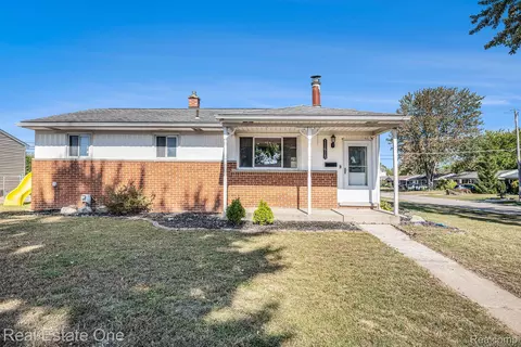11615 Diehl Dr, Sterling Heights, MI 48313