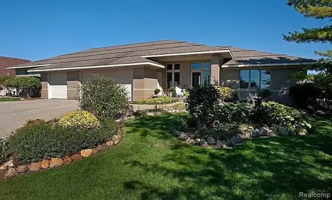 2592 Air Park Dr, Zeeland, MI 49464