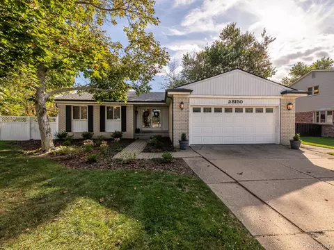 28150 Rose Ave, Brownstown, MI 48183