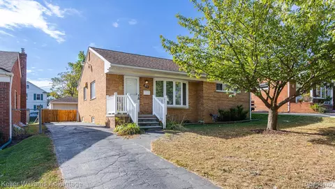 871 Menominee Rd, Pontiac, MI 48341
