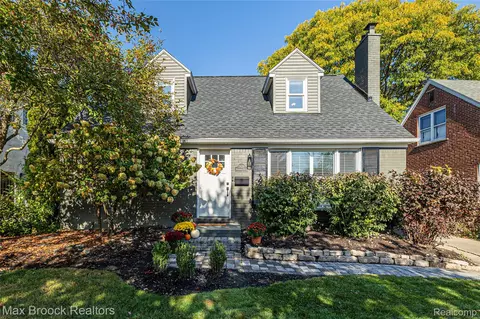 2826 Bembridge Rd, Royal Oak, MI 48073