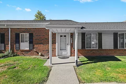 29717 Pendleton Club Dr, Farmington, MI 48336