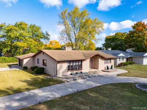 18216 Filmore St, Southfield, MI 48075