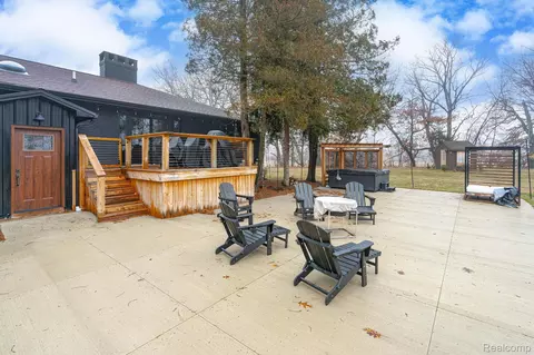 Exterior - 6803 Napoleon Rd, Leoni, MI 49201 photo 5 of 10