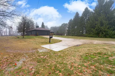 Exterior - 6803 Napoleon Rd, Leoni, MI 49201 photo 3 of 10
