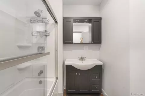 Bath - 6803 Napoleon Rd, Leoni, MI 49201 photo 1 of 5