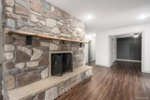 Living - 6803 Napoleon Rd, Leoni, MI 49201 photo 3 of 4