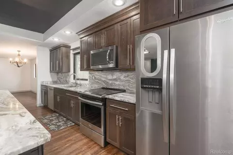 Kitchen - 6803 Napoleon Rd, Leoni, MI 49201 photo 6 of 9