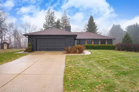6803 Napoleon Rd, Leoni, MI 49201