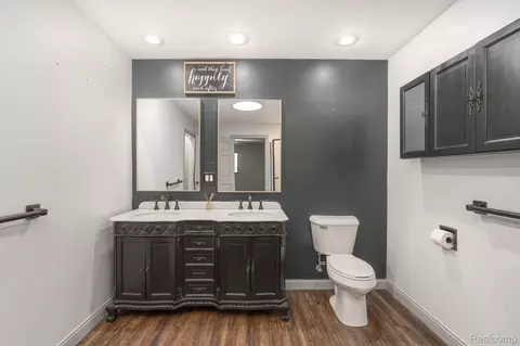Bath - 6803 Napoleon Rd, Leoni, MI 49201 photo 3 of 5