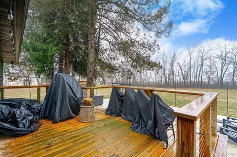 Exterior - 6803 Napoleon Rd, Leoni, MI 49201 photo 6 of 10
