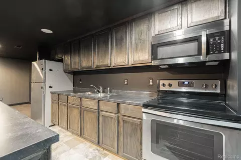 Kitchen - 6803 Napoleon Rd, Leoni, MI 49201 photo 8 of 9
