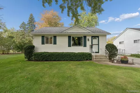 5159 Sashabaw Rd, Independence, MI 48346