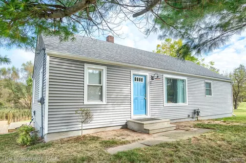 2061 E Grand Blanc Rd, Grand Blanc, MI 48439
