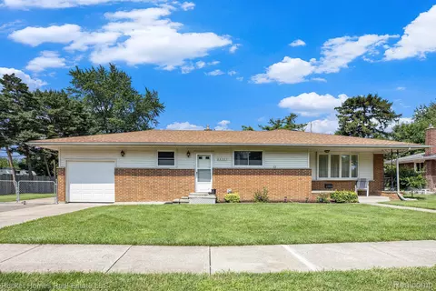 24701 Wood St, Saint Clair Shores, MI 48080