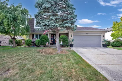 39123 Boston Dr, Sterling Heights, MI 48313