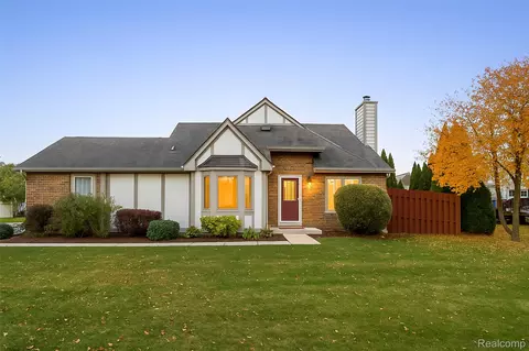 42162 Saratoga Cir, Canton, MI 48187