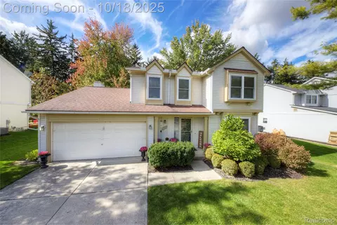 975 S Parkwood Dr, South Lyon, MI 48178