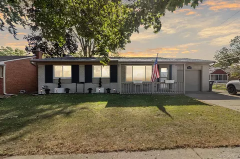 33233 Lyndon St, Livonia, MI 48154