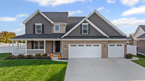25409 Keswick Ln, Brownstown, MI 48134