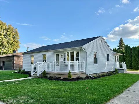 971 Strawberry St, Dundee, MI 48131