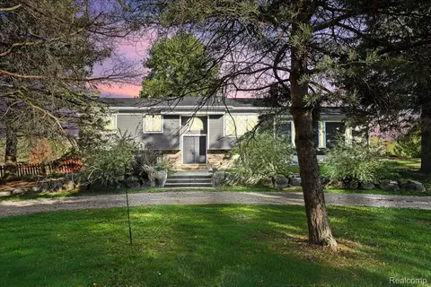 1570 Thayer Rd, Ortonville, MI 48462