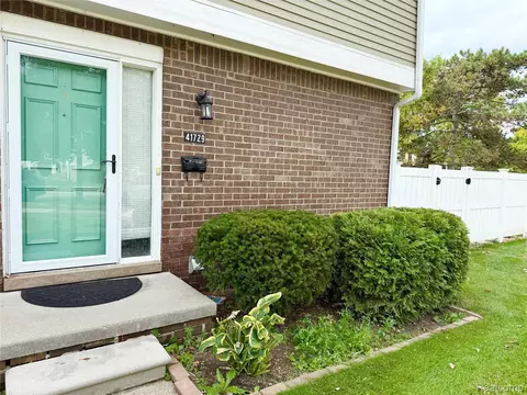 41729 Broquet Dr, Northville, MI 48167