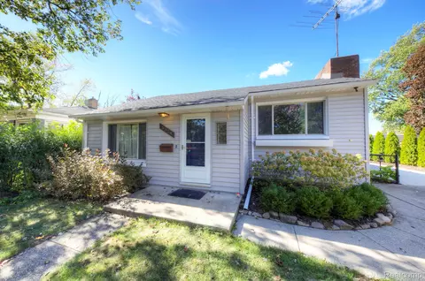 5324 Newberry St, Wayne, MI 48184