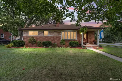 9912 Deering St, Livonia, MI 48150