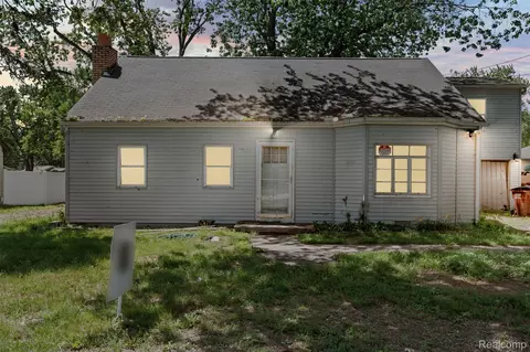 7700 Beachway Dr, Monroe, MI 48161
