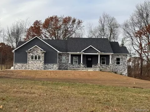 2268 Equestrian Trail Dr, Metamora, MI 48455