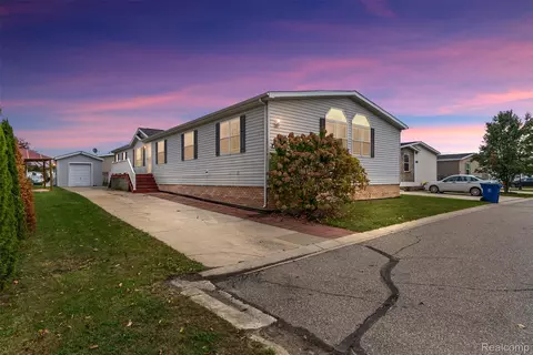 6252 Juliet Blvd, Tyrone, MI 48430