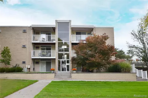 4909 Crooks Rd #C7, Royal Oak, MI 48073