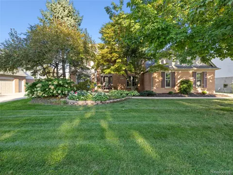 6894 Kings Mill Dr, Canton, MI 48187