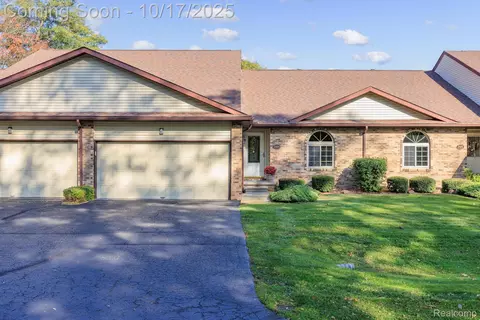 7109 Bluewater Dr, Village Of Clarkston, MI 48348